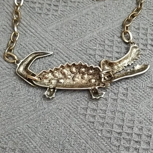 Betsey Johnson ALLIGATOR NECKLACE - Picture 7 of 14